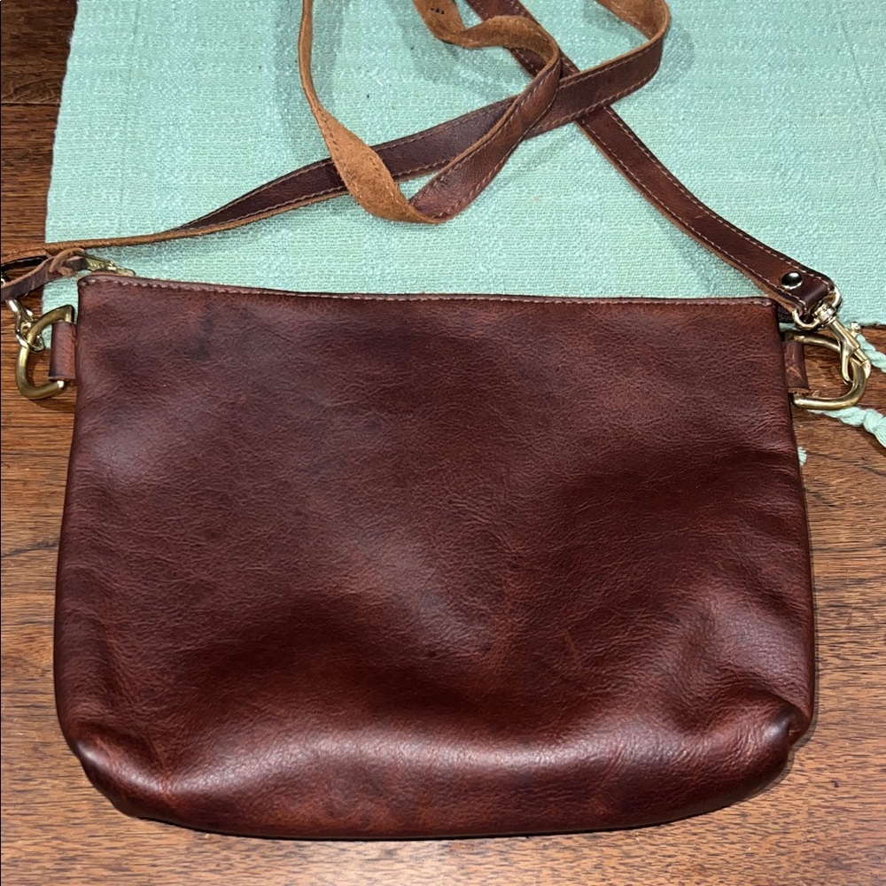 Chic Sparrow Lara Leather Crossbody Bag - Picture 6 of 7
